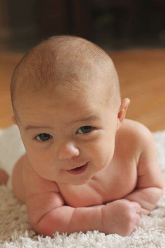 Вот почему вы должны положить кукурузный крахмал на свои ботинки. Попрощайтесь с неприятными запахами